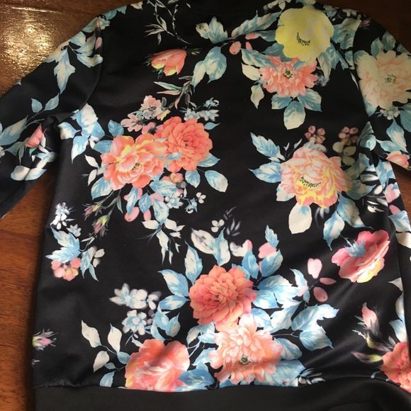 A jacket - Picture 2 of 2